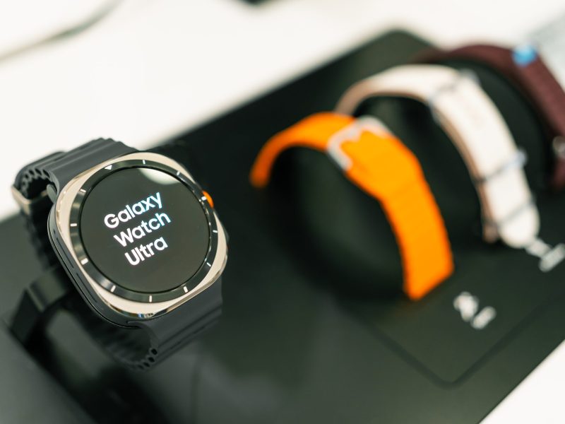 Samsung Galaxy Watch Ultra wird in einer Auslage prÃ¤sentiert