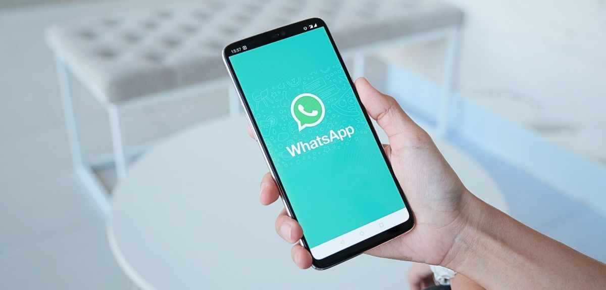 WhatsApp-Logo auf Smartphone