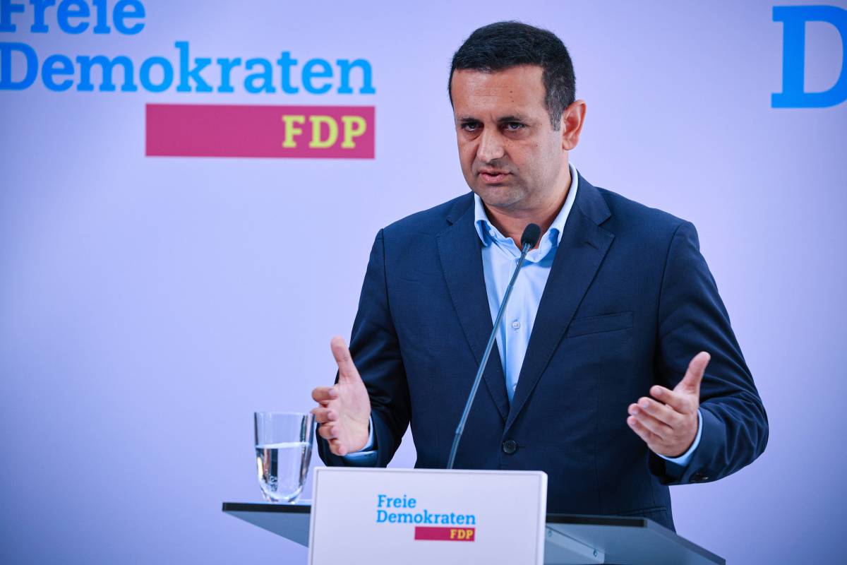 Pressekonferenz mit dem FDP-Generalsekretär Bijan Djir-Sarai MdB und dem FDP-Präsidiumsmitglied und Spitzenkandidaten zur Landtagswahl in Brandenburg Zyon Braun