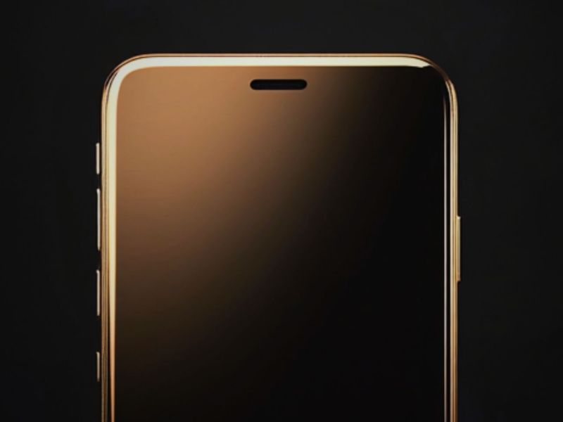 iPhone 16 Pro mit goldenem Rahmen