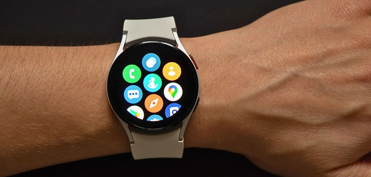 Samsung Galaxy Watch am Arm.