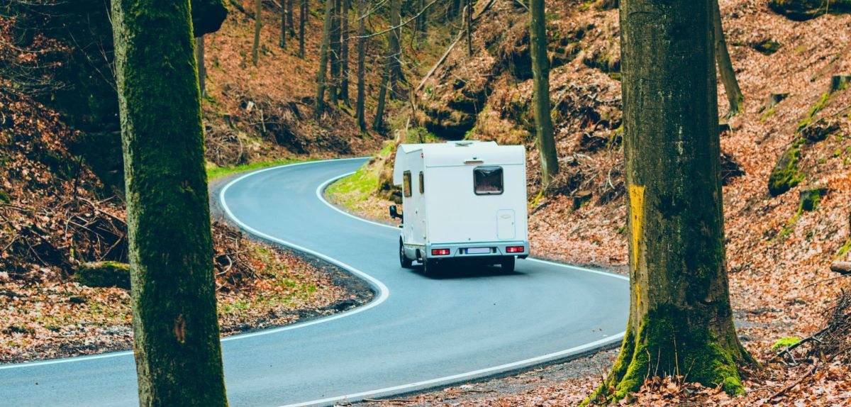 Wohnmobil auf StraÃŸe