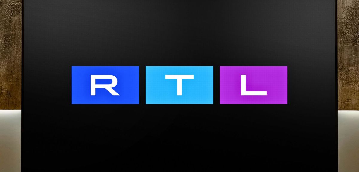 RTL-Logo auf Fernseher