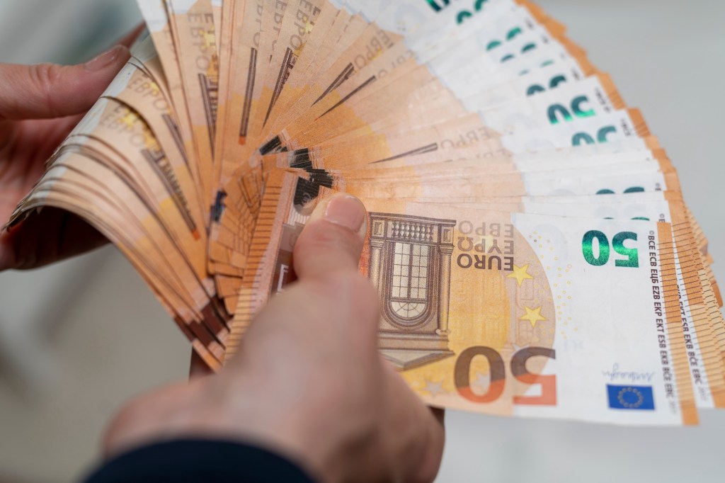 So viel Bargeld zu Hause ist gegen Diebstahl versichert