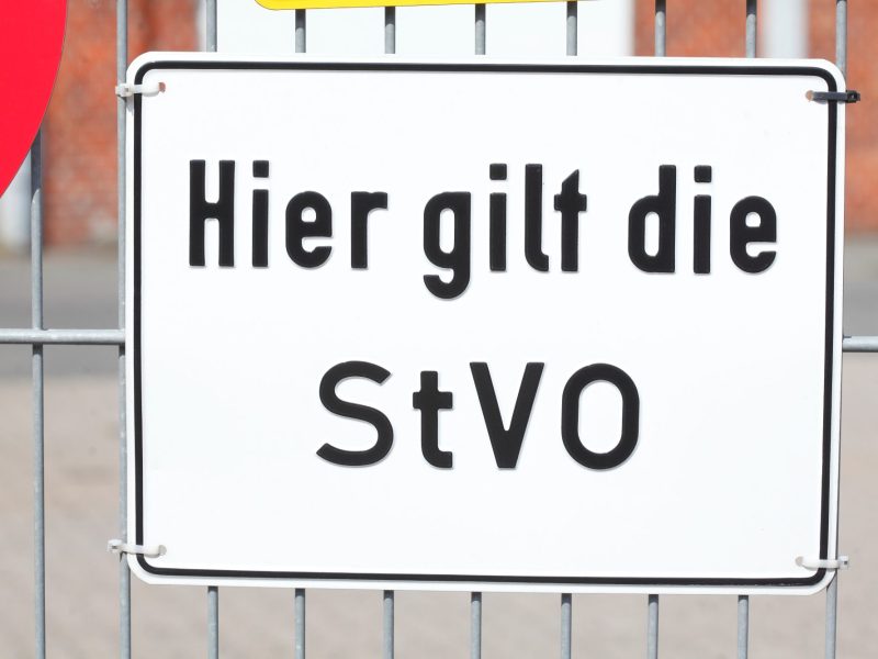 StraÃŸenschild, auf dem 