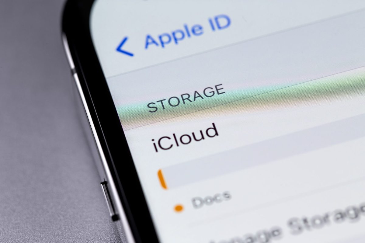 Menü für die Apple ID ist auf einem Handy geöffnet.