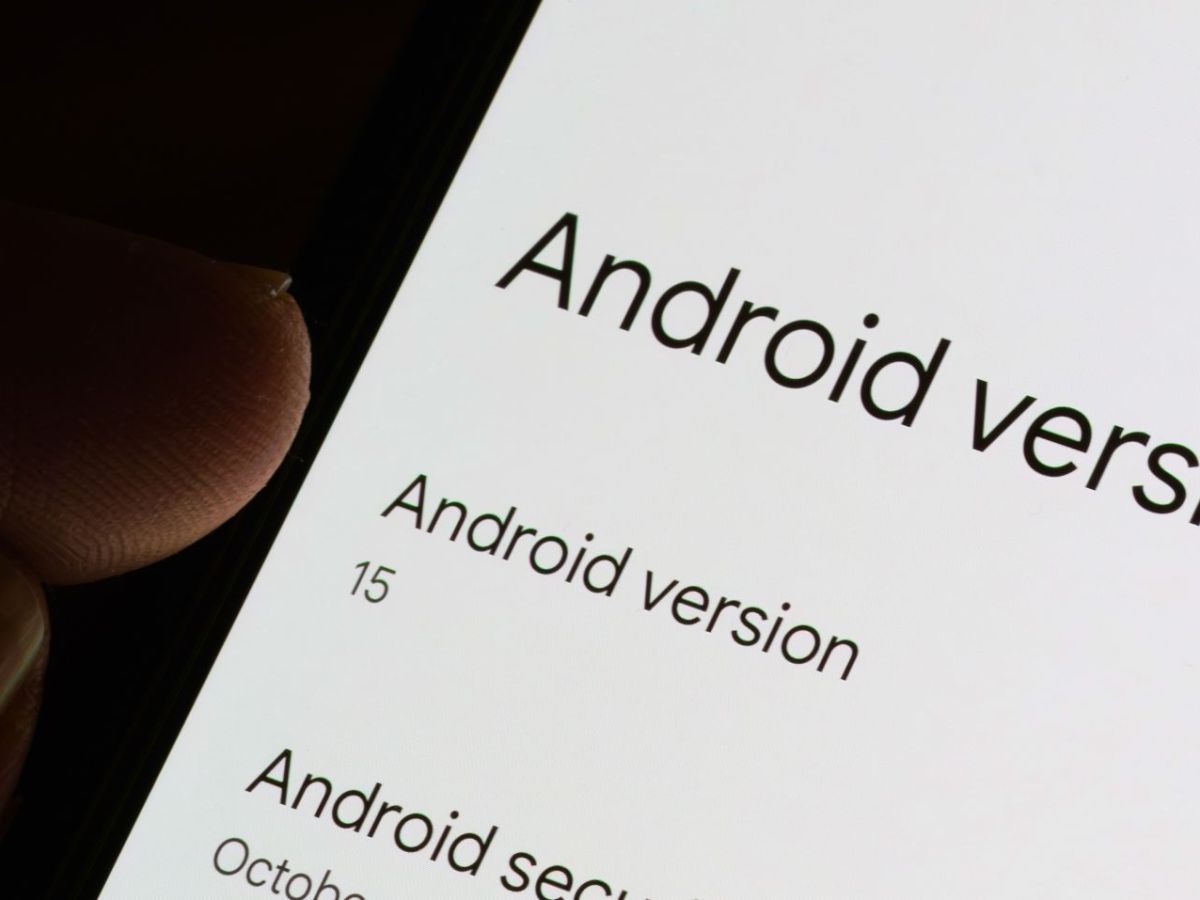 Android 15-Update auf einem Smartphone