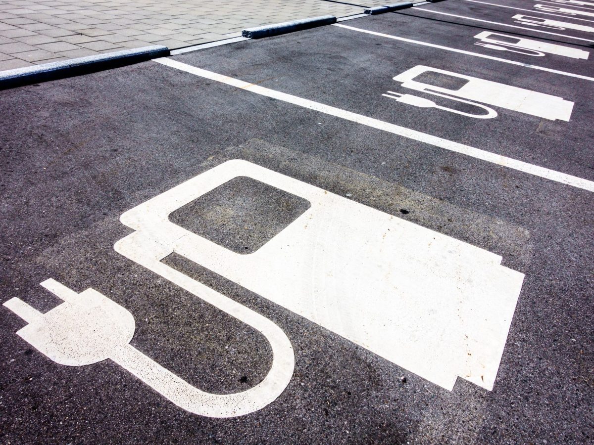Parkplätze für Elektroautos.