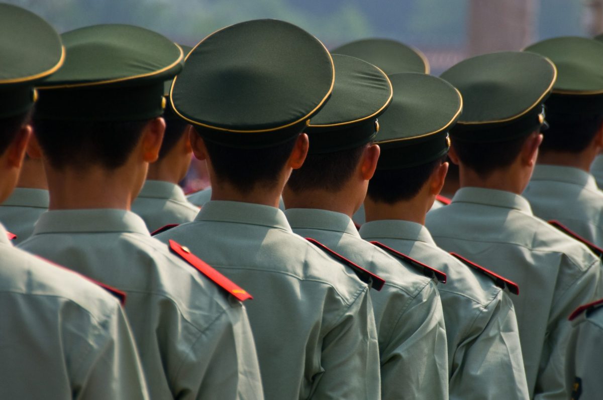 Soldaten aus China beim Marschieren.