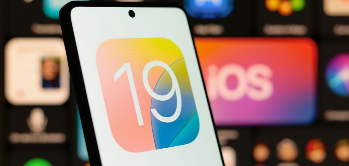 iOS 19-Logo auf iPhone
