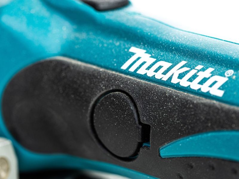 Makita-Werkzeug in einer Detailaufnahme.