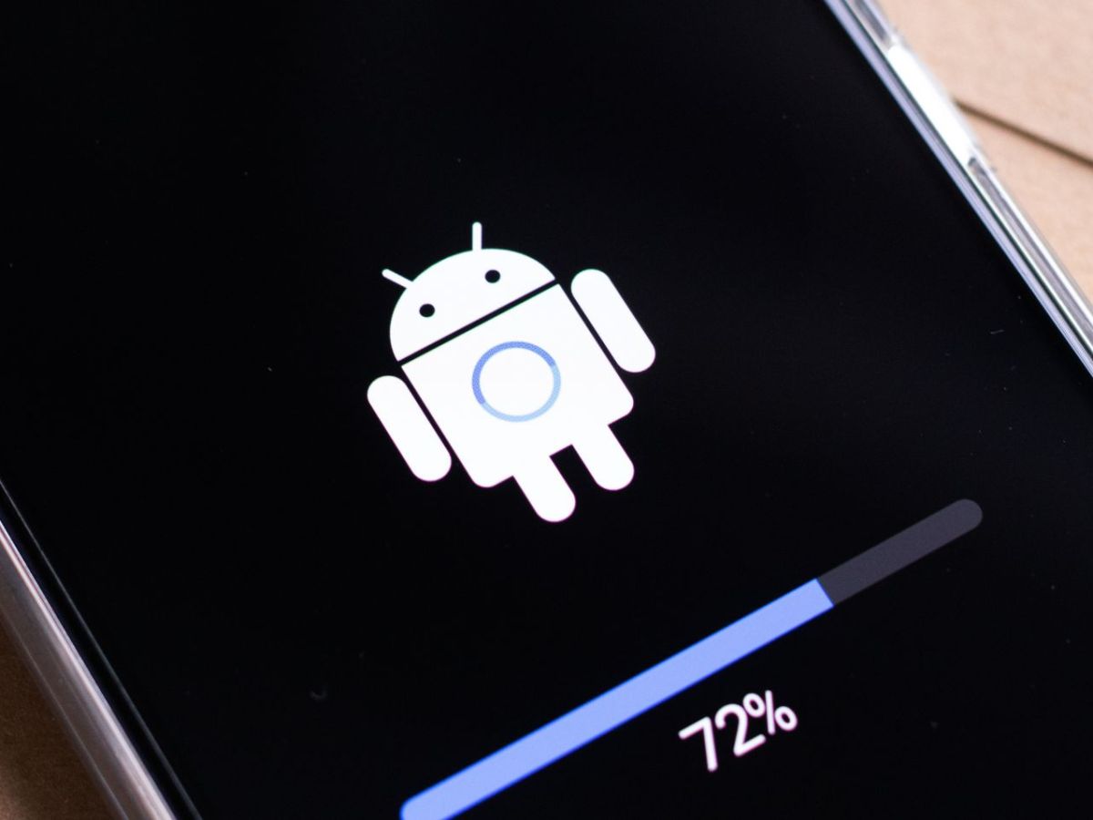 Ein Handy, das ein Update durchführt.