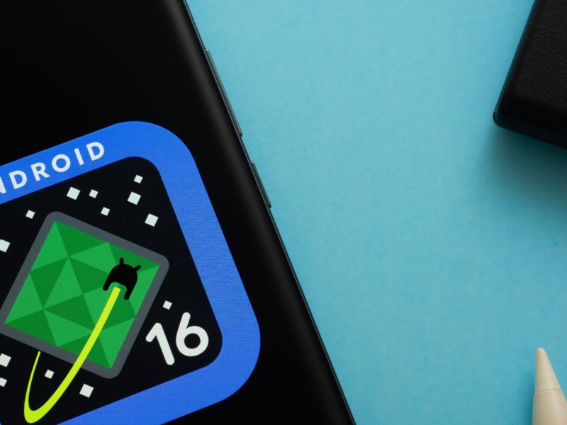Ein Bildschirm, auf dem das Android 16 Update zu sehen ist.