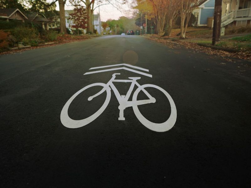 Fahrrad-Symbol auf einer Straße
