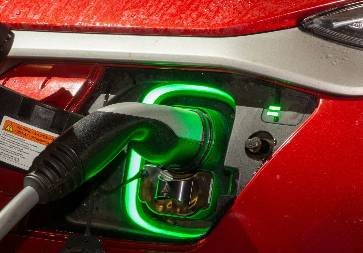 Elektroauto wird aufgeladen (Symbolfoto).
