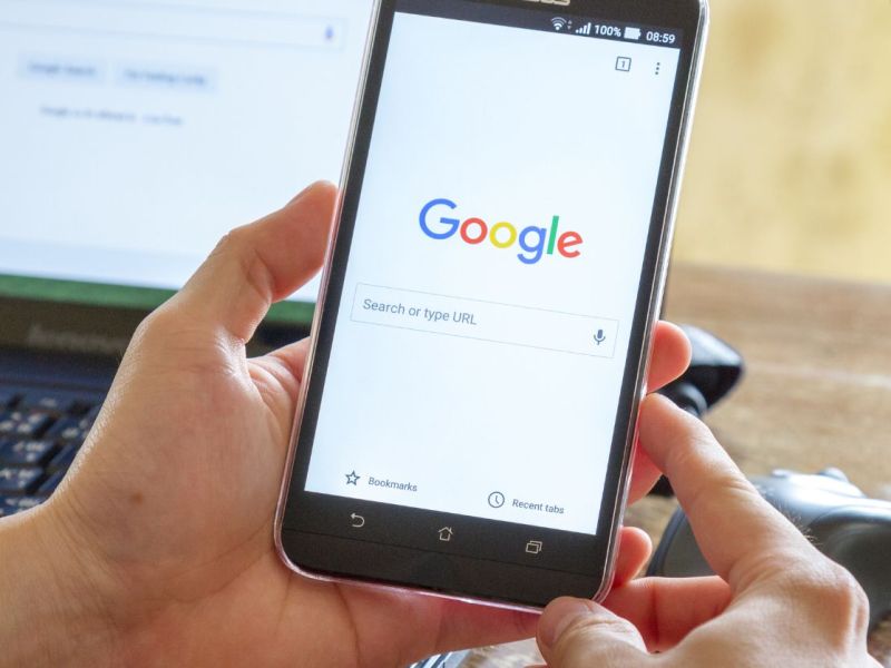 Google Browser auf einem Smartphone-Bildschirm.