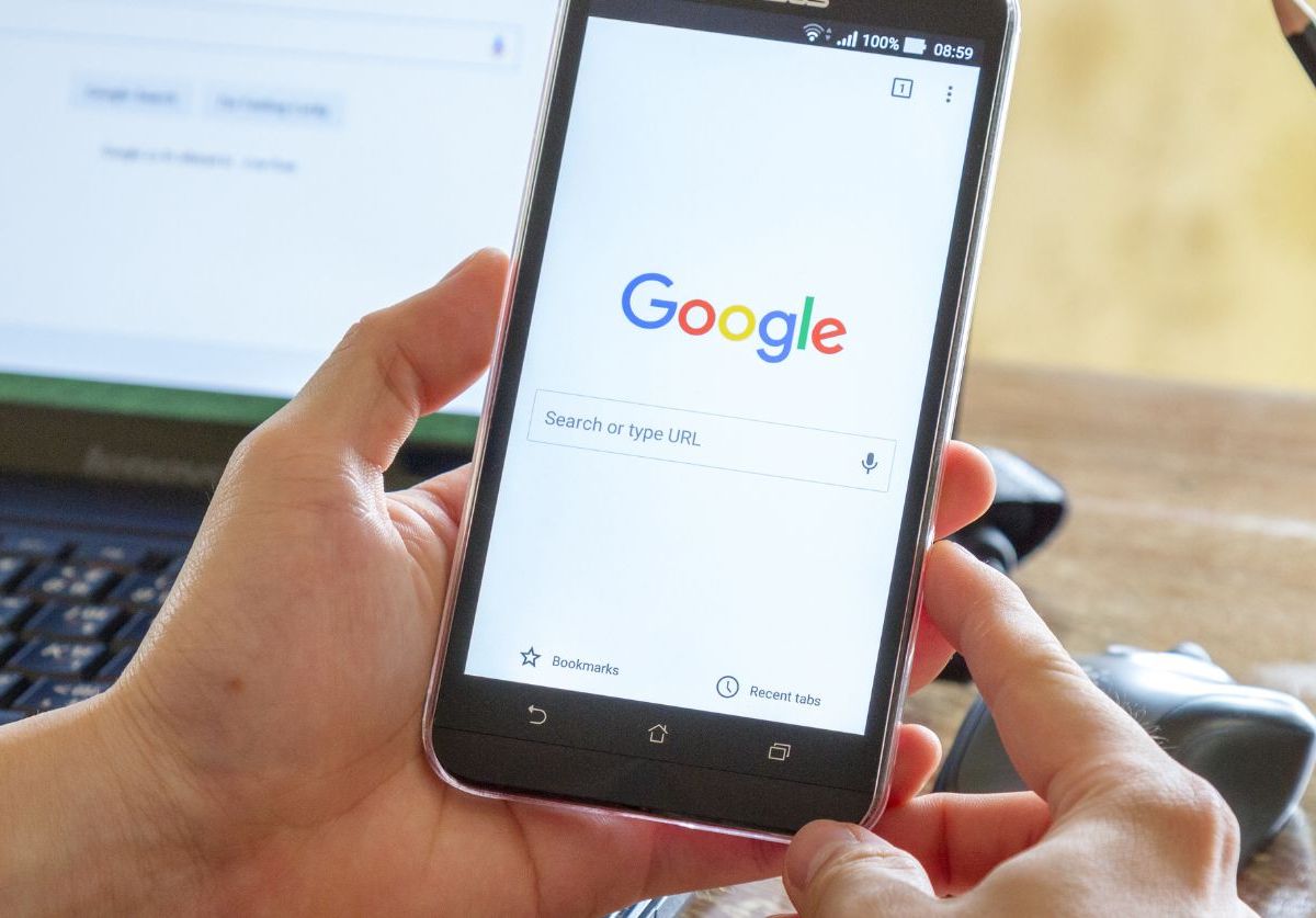 Google Browser auf einem Smartphone-Bildschirm.
