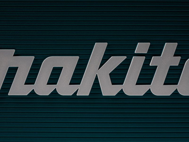 Makita-Logo, das auch auf Kaffeemaschinen zu finden ist.