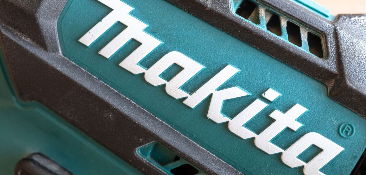 Makita-Logo auf einem Werkzeug.